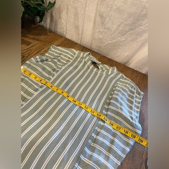 RVCA Green and white dress size L - Picture 2 of 8